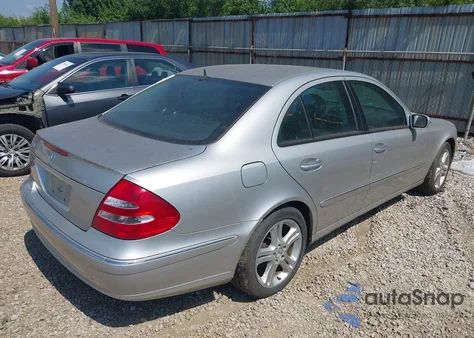 2005 Mercedes-Benz E 500 z USA, uszkodzony, nr VIN WDBUF70J85A802393